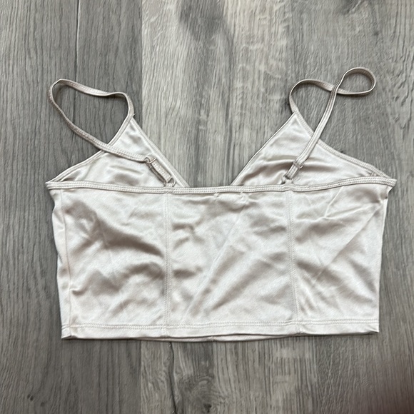 Women’s M garage crop top - Picture 2 of 3